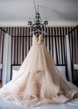 Load image into Gallery viewer, TULLE BALL GOWN Size 6
