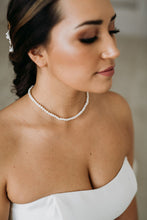 Load image into Gallery viewer, GLORIA NECKLACE in gold + pearl
