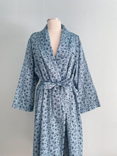 Load image into Gallery viewer, EAST WEST FASHIONS Cotton Floral Robe Size Large
