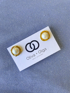 OLIVA + OLGA Circle Pearl Inlay Filigre Stud Earrings