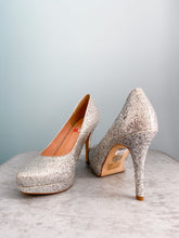Load image into Gallery viewer, GORTZ Metallic Leather Pump size 9
