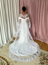 Load image into Gallery viewer, NO LABEL Tulle cape with lace trim
