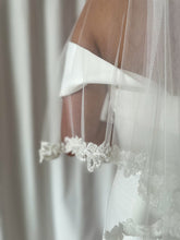 Load image into Gallery viewer, VEIL One Tier Lace Beaded Pearl Edge
