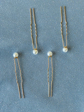 Load image into Gallery viewer, NO LABEL Pearl Hair Pin Set in Gold

