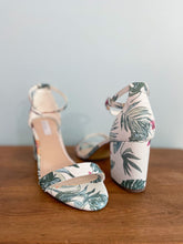 Load image into Gallery viewer, CHELSEE GIRL Palm Tree Hibiscus Printed Block Heel Ankle Strap SIze 10
