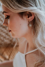 Load image into Gallery viewer, LYRA EARRING in gold
