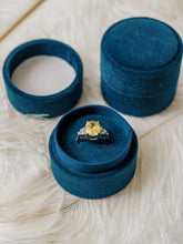 Load image into Gallery viewer, CLASSIC ROUND SINGLE DEEP BLUE Velvet Jewelry Box

