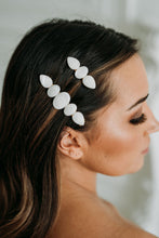 Load image into Gallery viewer, PETRA HAIR CLIP SET in mother of pearl
