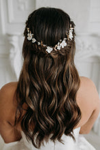 Load image into Gallery viewer, TORI HAIR VINE in gold + ivory

