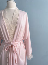Load image into Gallery viewer, NO LABEL Vintage Cotton Lace Trimmed Robe Size L
