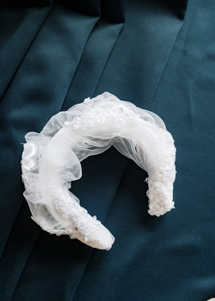 HELLO DARLING Lace and Tulle Big Croissant Headband