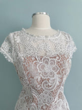 Load image into Gallery viewer, ADRIANNA PAPELL Embroidered Lace Shift Size 12
