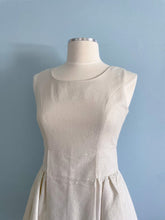 Load image into Gallery viewer, COMME TOI A-Line Sparkle Pleated Princess Seams Size 6/S
