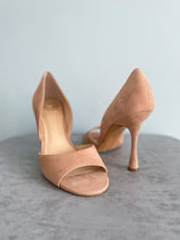 Load image into Gallery viewer, VINCE CAMUTO Suede Open Toe Pump Size 7.5
